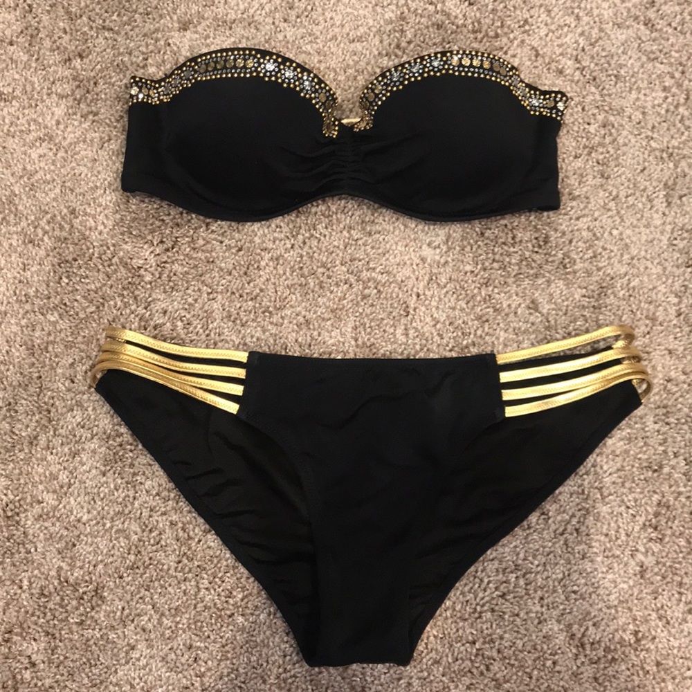 Victoria’s Secret bandeau bikini